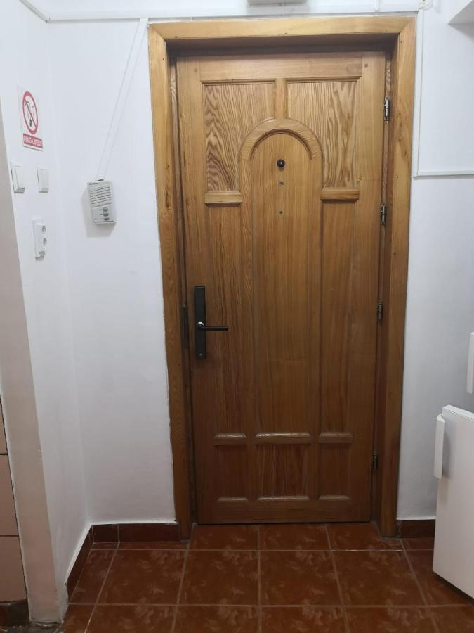 Apartament Cu Doua Camere Тыргу-Жиу Экстерьер фото
