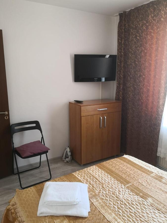 Apartament Cu Doua Camere Тыргу-Жиу Экстерьер фото